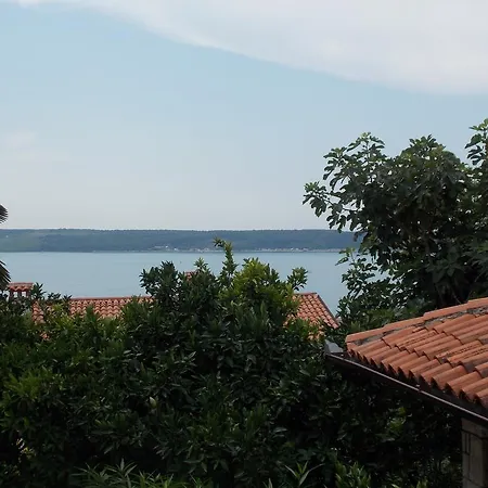 & Karmen Konukevi 3*