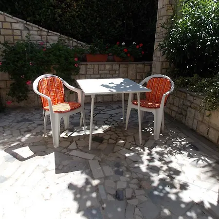 & Karmen Konukevi 3*