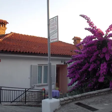 Casa de hóspedes & Karmen 2*