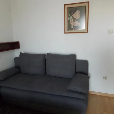 Casa de hóspedes & Karmen 2*